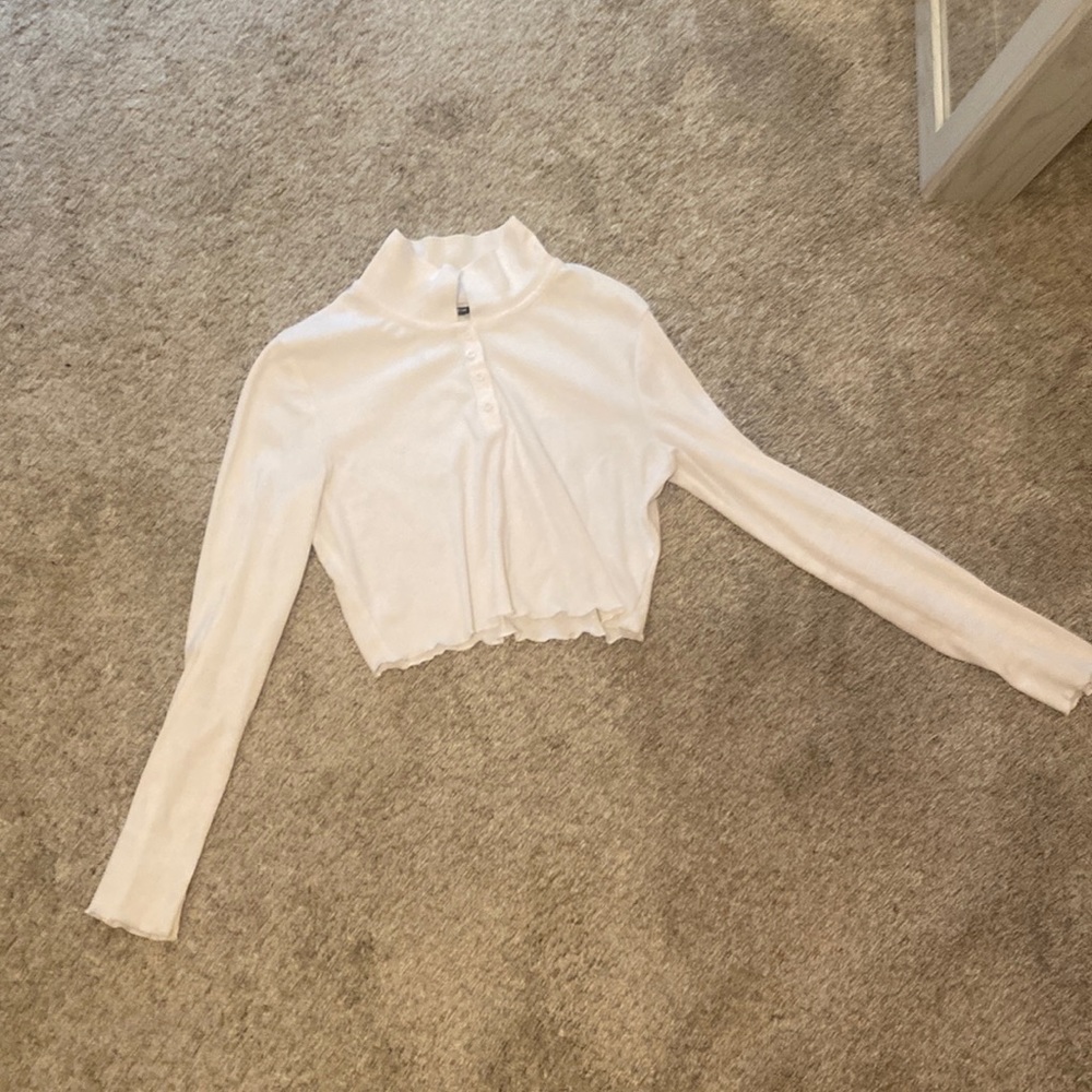 Collered cropped long sleeve shirt